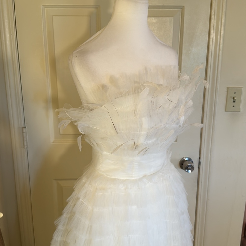 MAC DUGGAL
Kylie Strapless Ruffle Wedding Gown Anthropologie - Picture 8 of 17